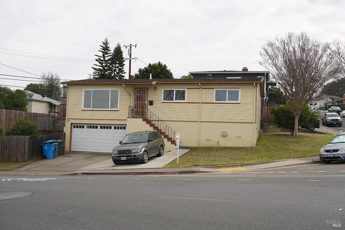 Building Photo - 1115 Sereno Dr