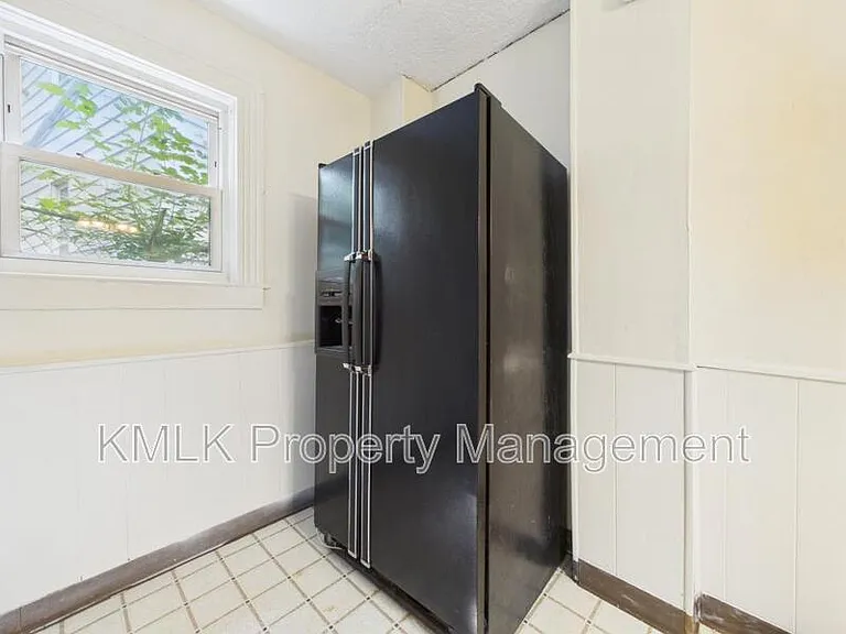 183 N Union St — Photo 16