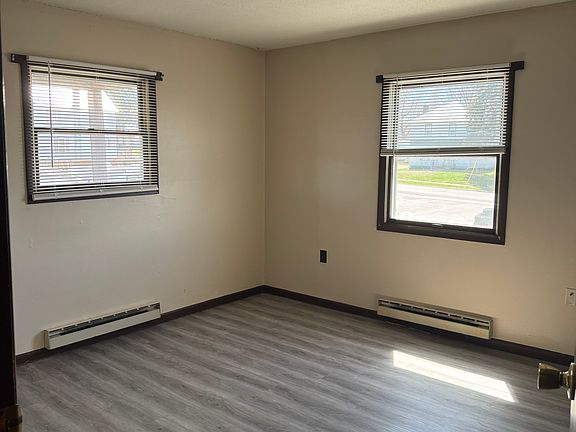 3rd image of 225 E Orvis St #4