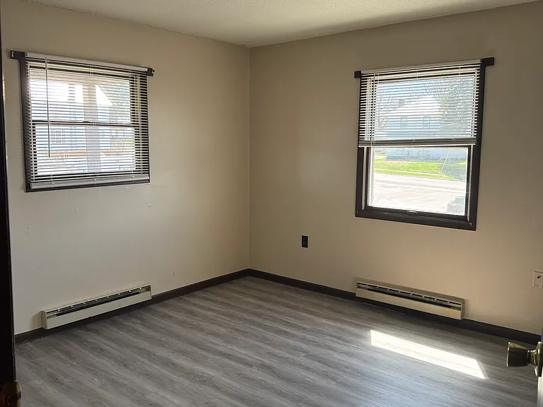 225 E Orvis St #4 — Photo 3