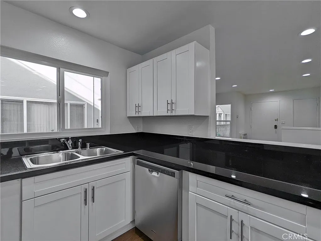 1 bed, 800 sqft, $1,895 — Photo 1