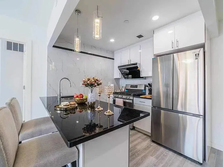 14427 Sanford Ave #4S — Photo 4