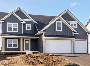 17995 Headwaters Dr, Lakeville, MN 55044