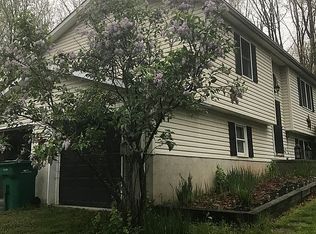 2563 Birch Hollow Dr, Effort, PA 18330