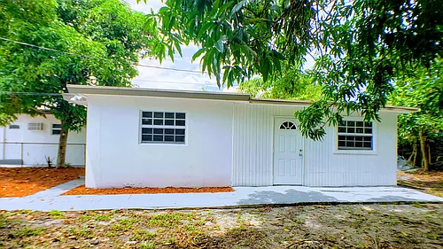 1220 NW 1st Ave #REAR Photo 1