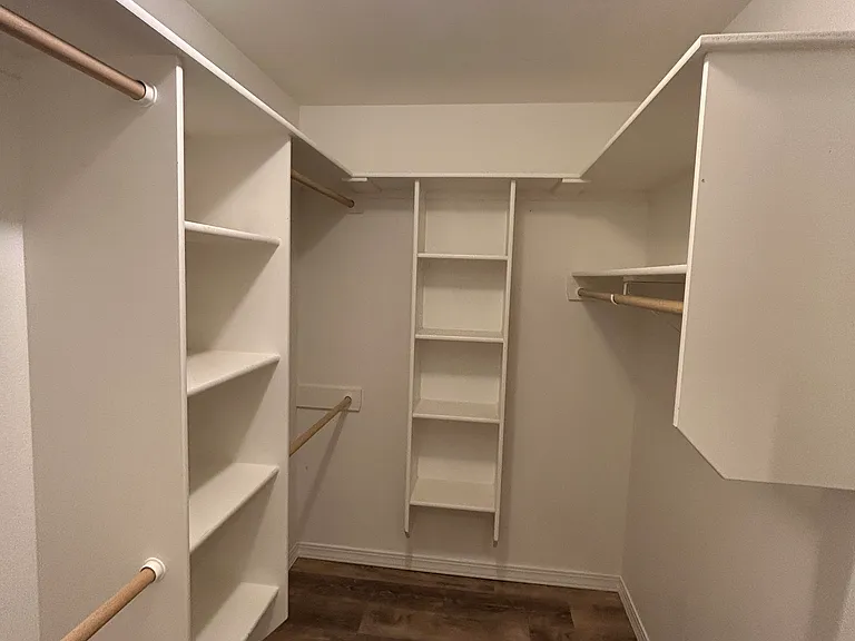 1811 N Prestwick Way — Photo 10