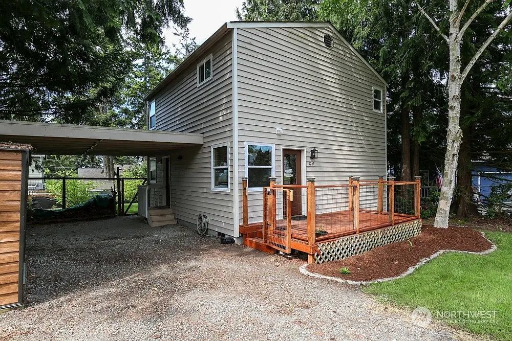 1262 Admirals Drive photo 1