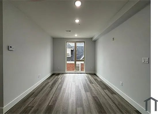 2 bed, 700 sqft, $1,750 — Photo 3