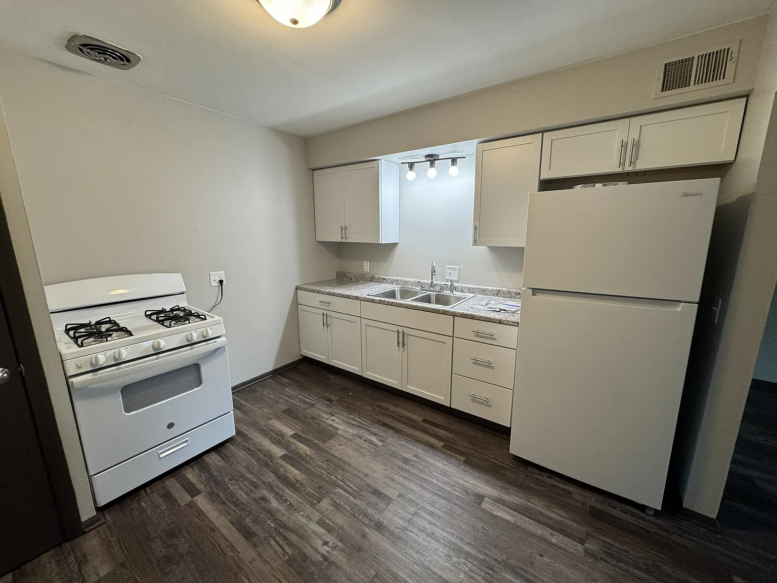 828 East Milwaukee Street - 4 — Photo 3