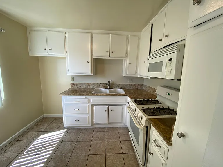 1980 S Garth Ave #4 — Photo 28