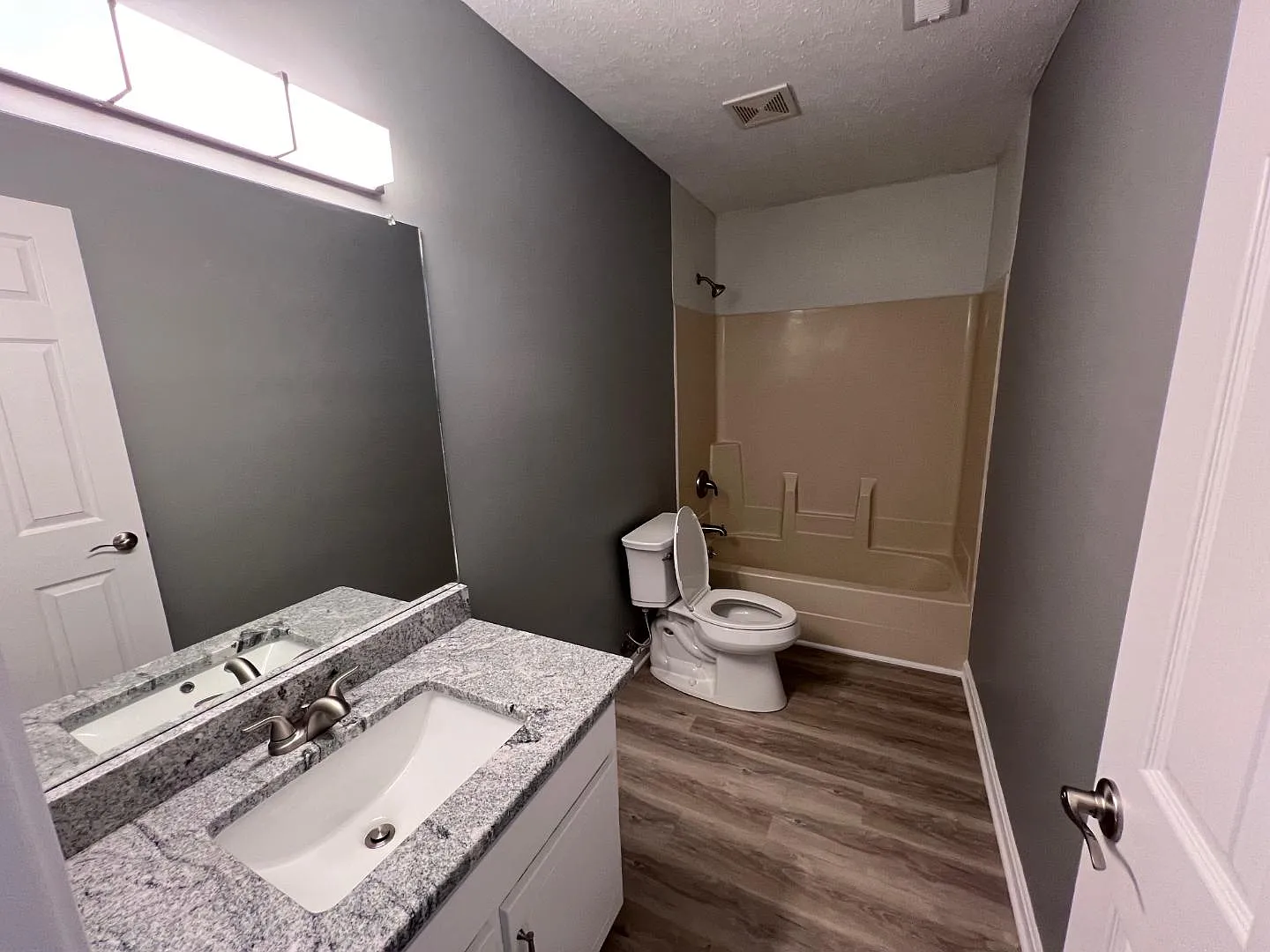 105 Hayden Dr — Photo 4