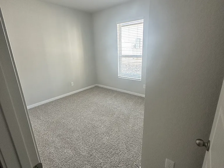 Nespral Dr — Photo 15