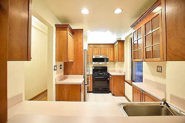 1st image of 106 W 69th St APT 3