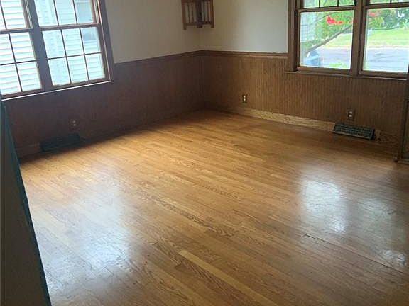 3rd image of 606 Monroe St