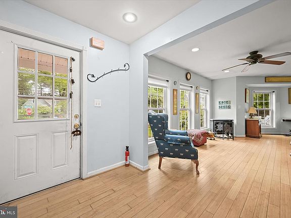 2nd image of 301 Dale Dr