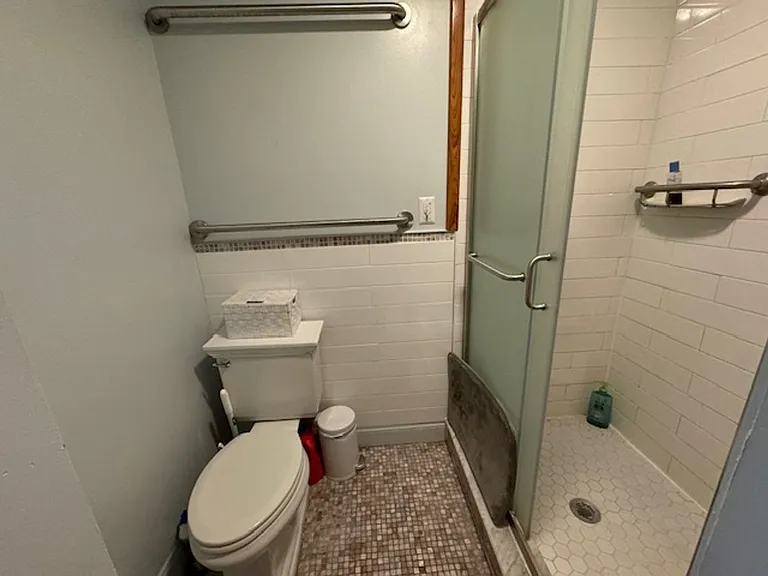 780 University Ave — Photo 24