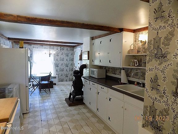 2nd image of 1014 Salisbury Rd