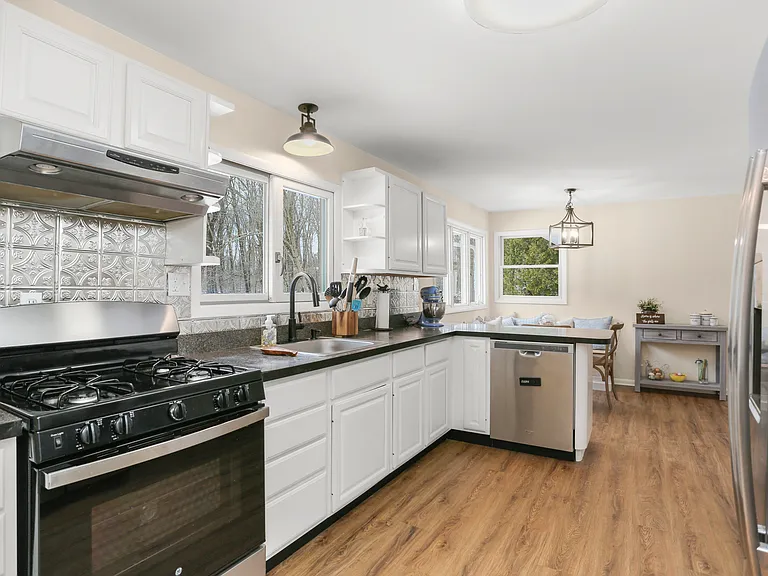 65 Banks Rd — Photo 15