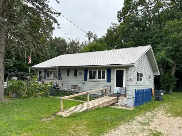 184 Marion Ave, Hartford, MI 49057