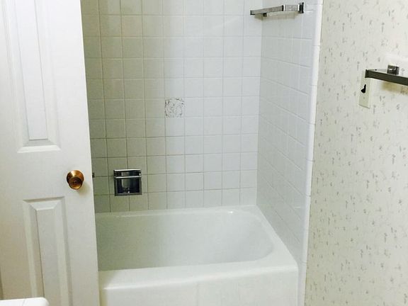 4th image of 1543 S 68th Ave E