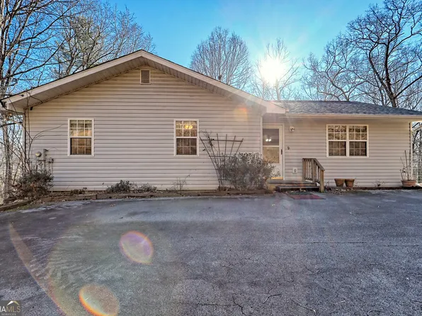 170 White St, Dillard, GA 30537