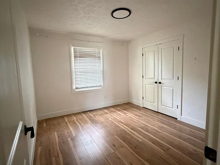1232 W Berkeley St — Photo 8
