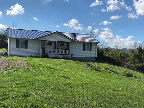 3rd image of 215 Jefferson Cir