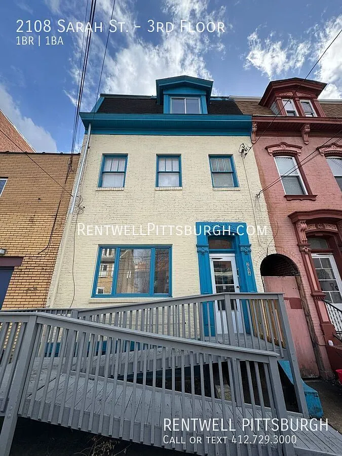 2108 Sarah St Floor 3 photo 1