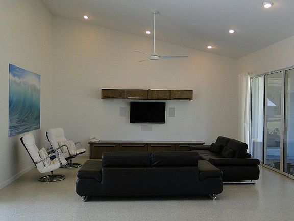 4th image of 497 NW Gables Gln