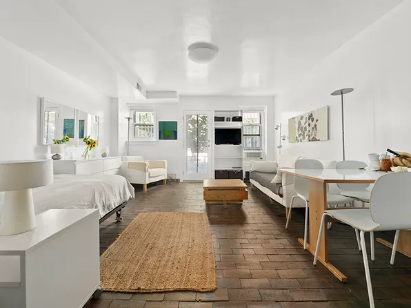 133 Manhattan Avenue image 7 of 20