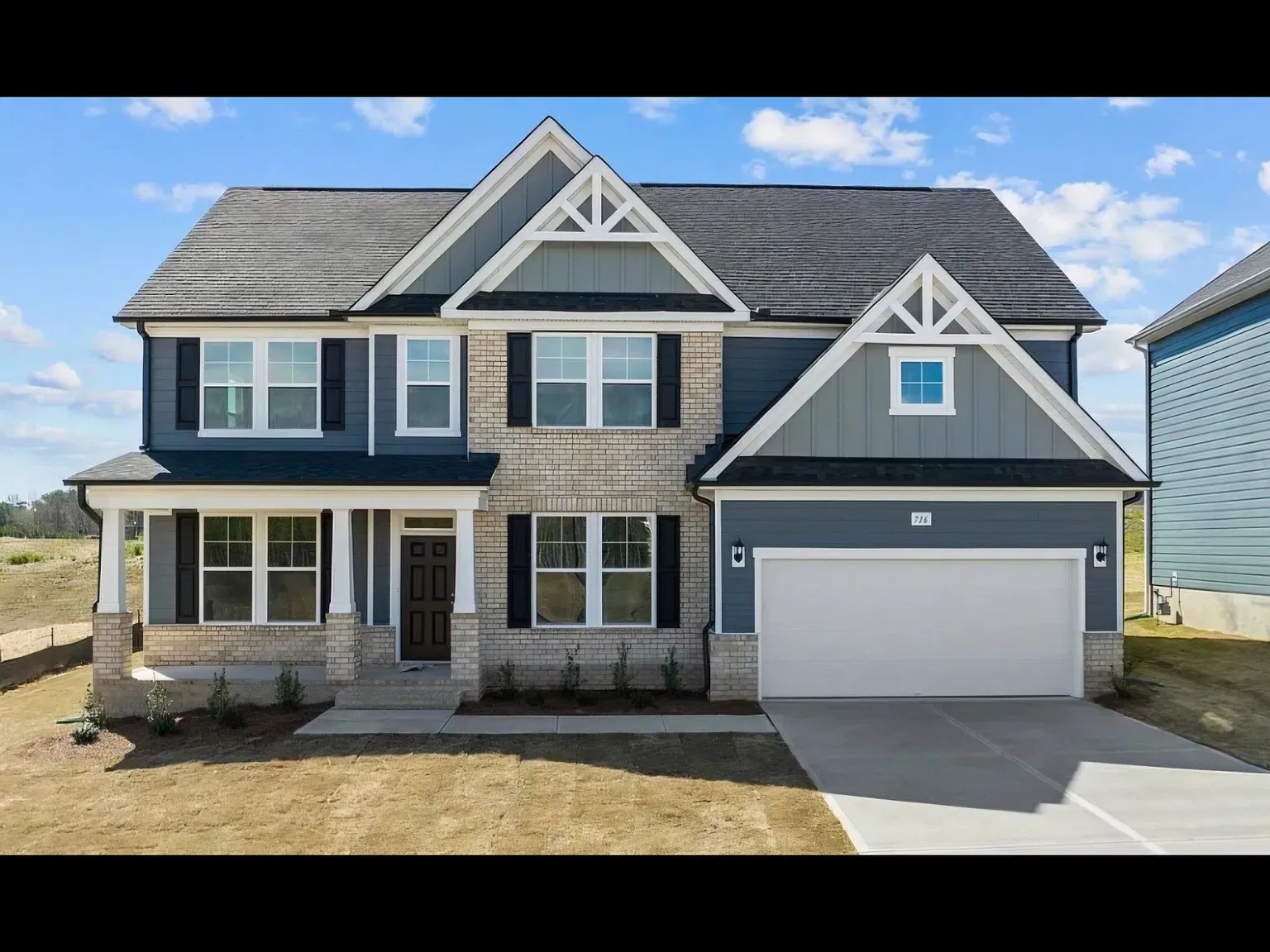 5 bed, 2900 sqft, $2,700 — Photo 1