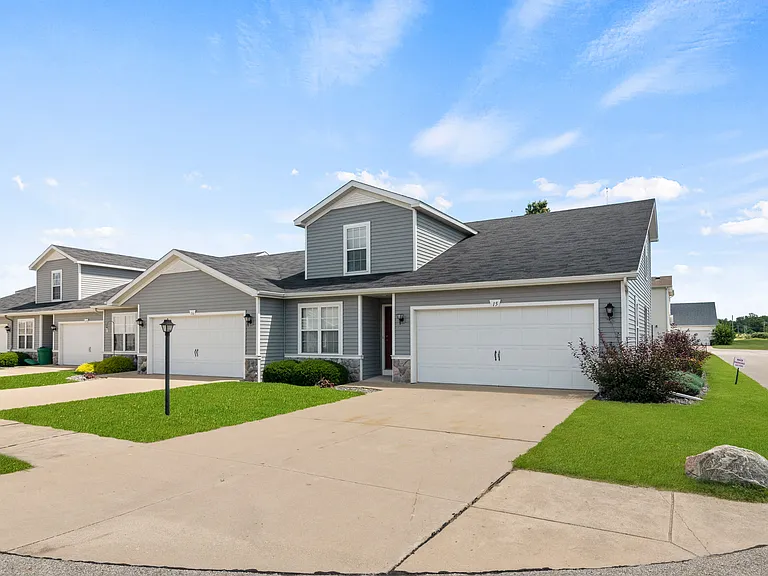 Woodland Creek Townhomes - Saginaw, MI — Photo 15