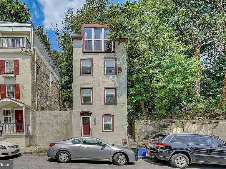 4431 Silverwood St — Photo 2
