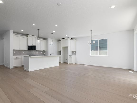 3rd image of 2040 W Blue Lightning St