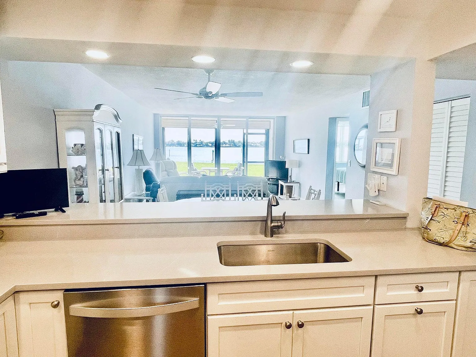 2 bed, 2.0 bath, 1236 sqft, $2,000 — Photo 3
