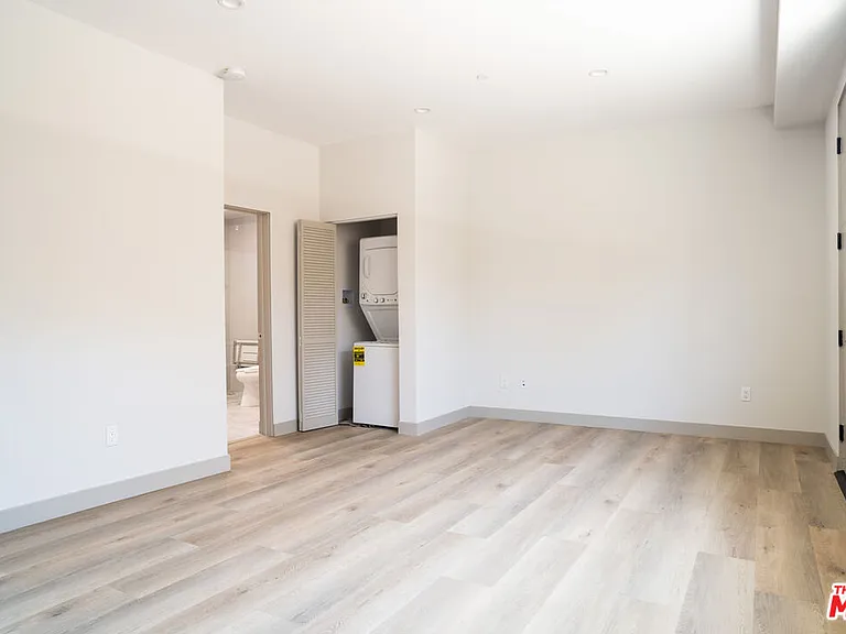 2223 Clifford St #104 — Photo 5