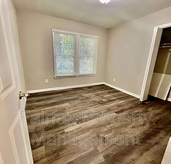 1112 E Lawson St #B — Photo 8