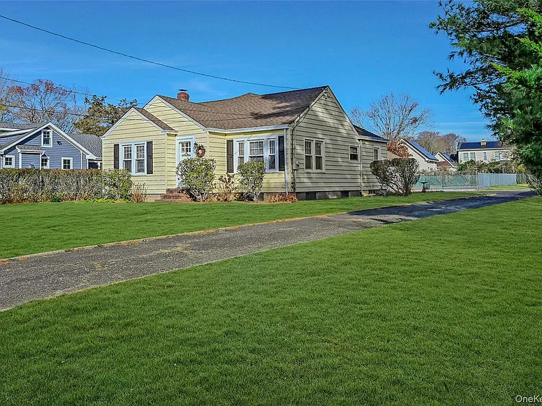 425 Old Shipyard Ln — Photo 2