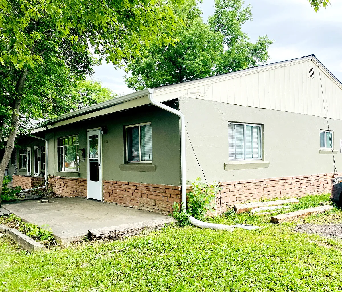 Building Photo - 111 E Plum St #11