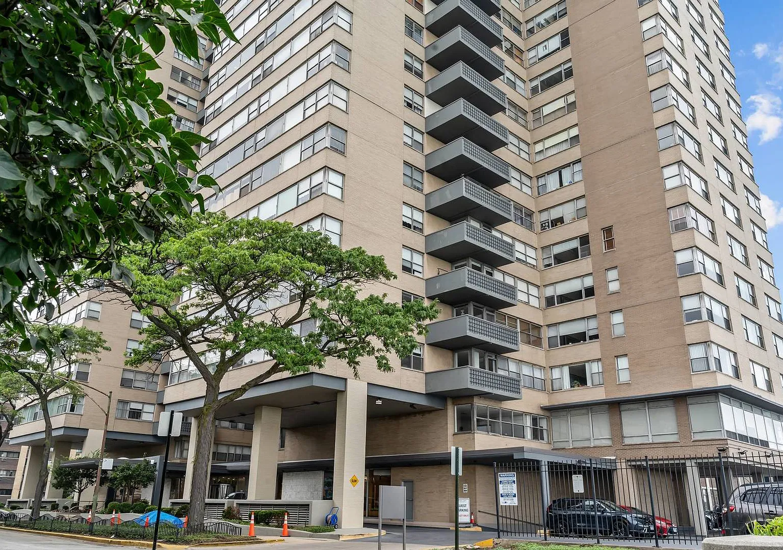 1 bed, 750 sqft, $2,345 — Photo 1