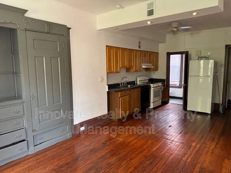 3 bed, 1.5 bath, $1,500 — Photo 2