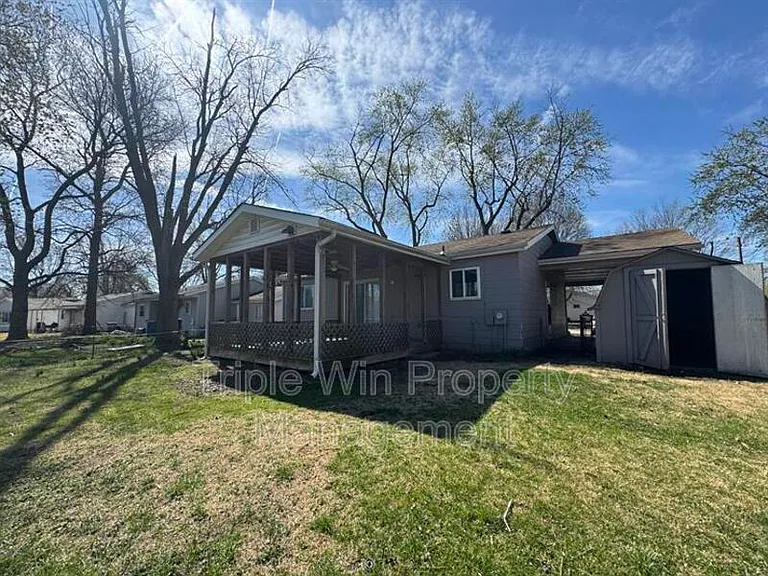 513 Coachway Ln — Photo 4