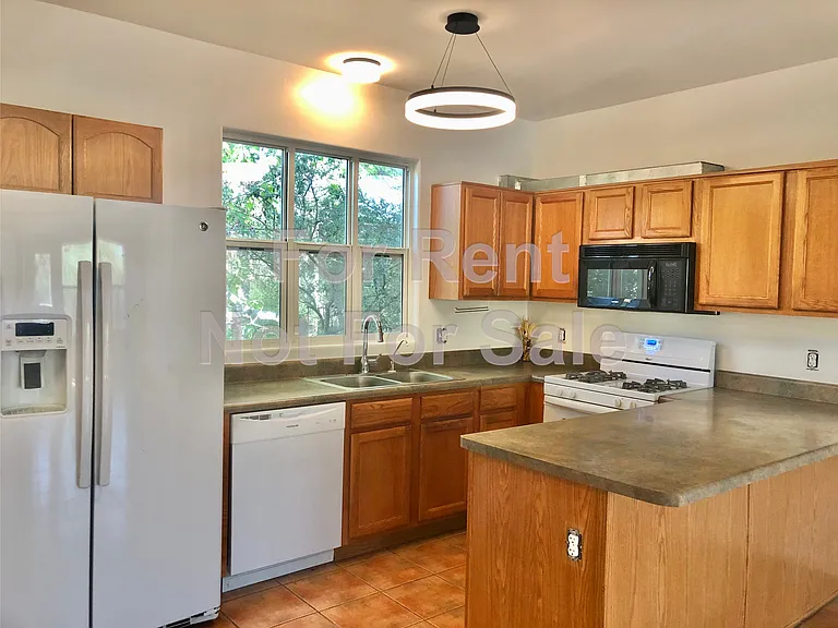 575 E Roger Rd — Photo 16