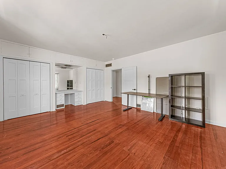 1008 Strawbridge — Photo 33