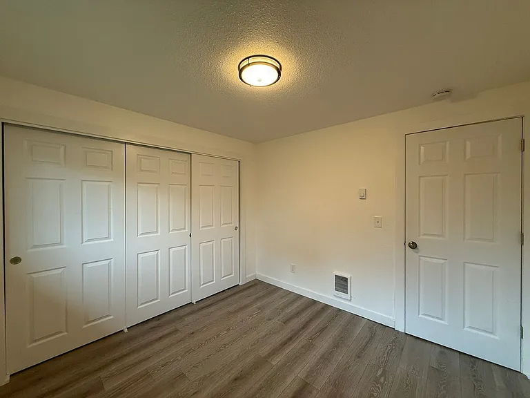925 Avenue G — Photo 11
