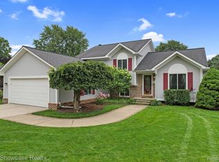 2479 Lansbury Dr, Waterford, MI