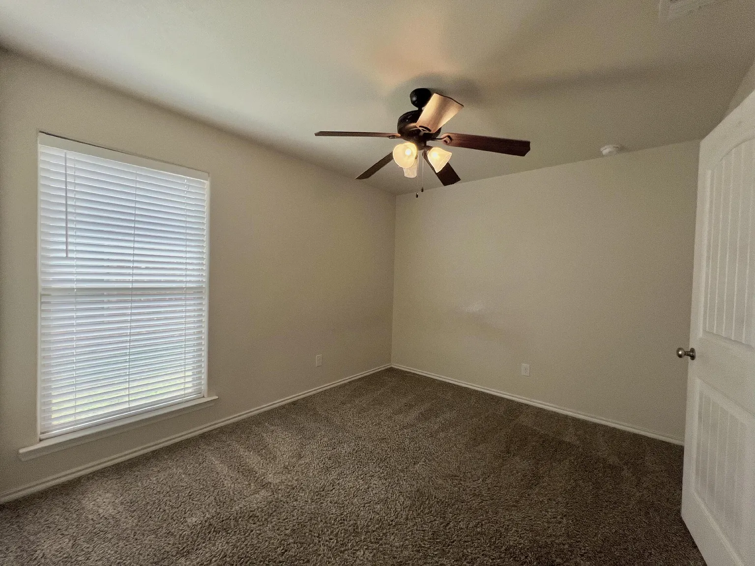 3 bed, 2.0 bath, 1503 sqft, $1,600 — Photo 3