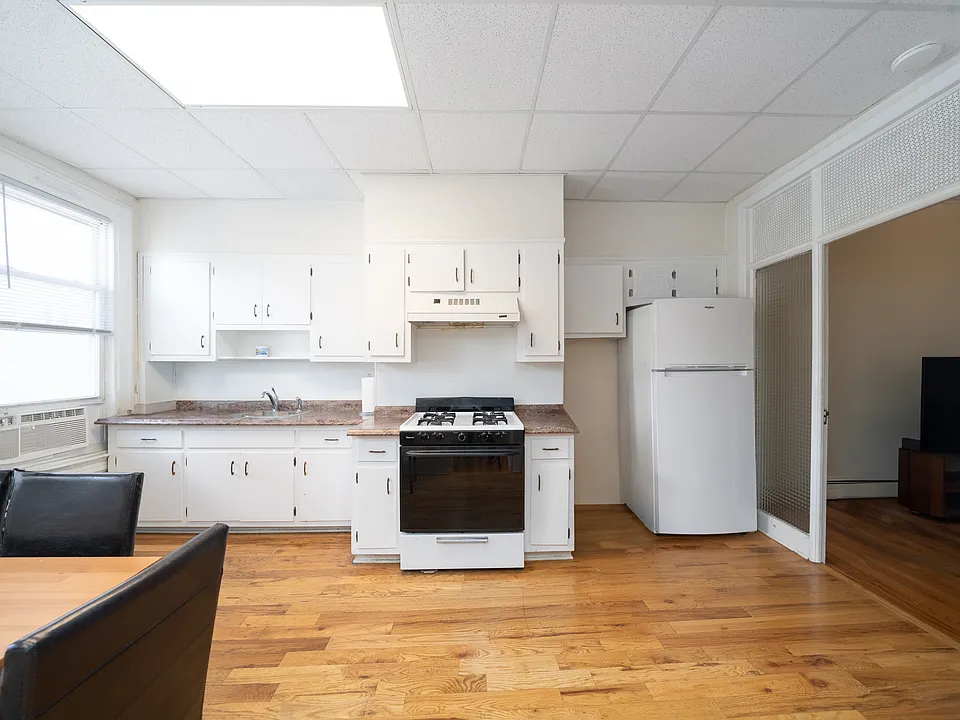 521 Jefferson St #3