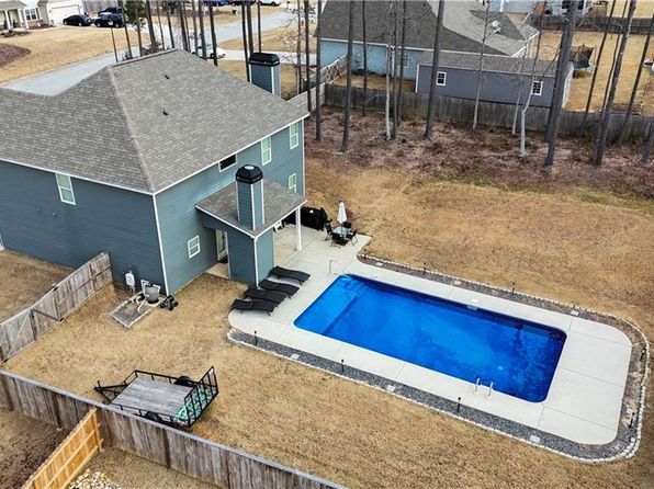 225 Tripp Ln, Carrollton, GA 30117