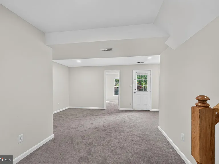 15044 Gaffney Cir — Photo 32